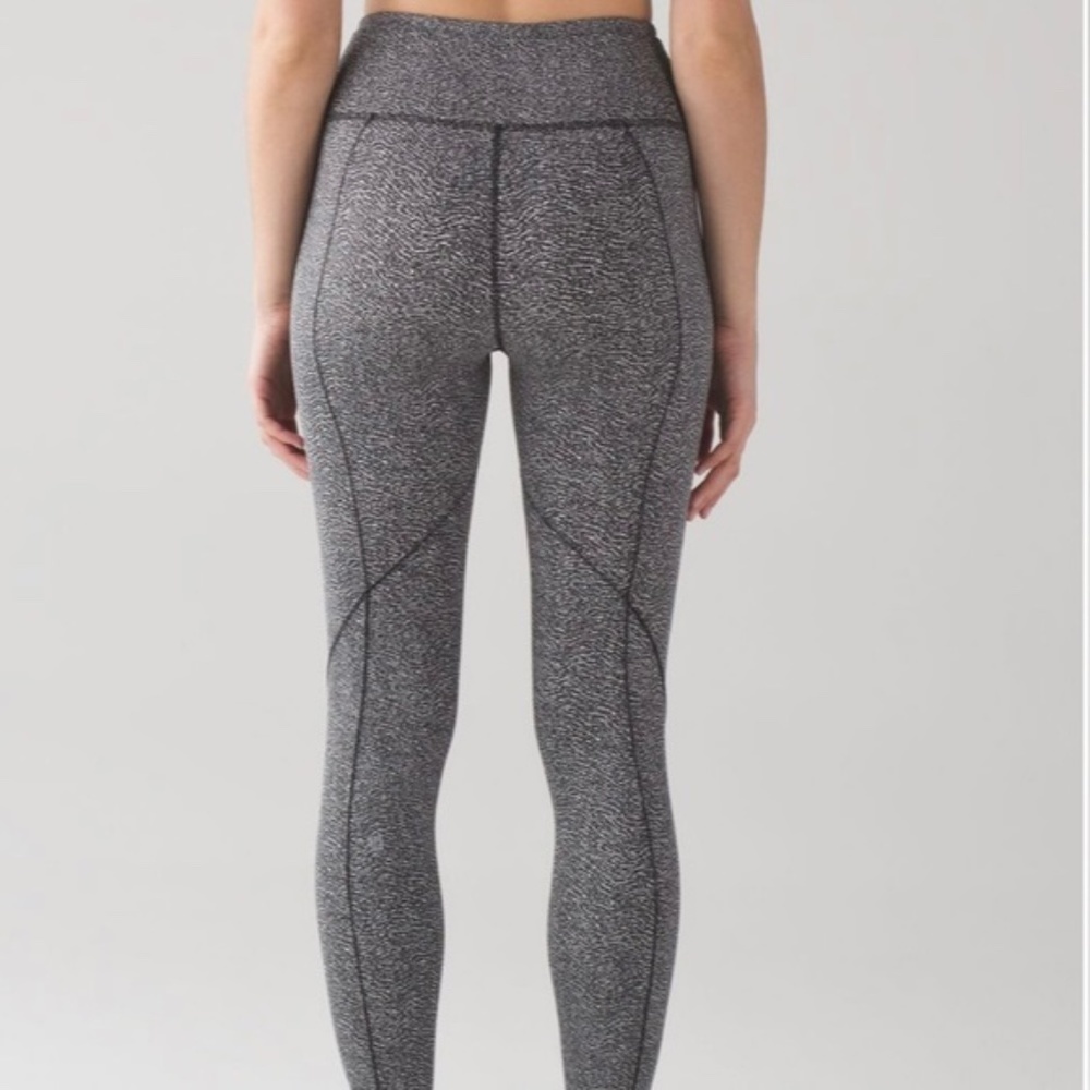 Lululemon Run It Out Tight Power Luxtreme Ripple Jacquard Black White SZ 8 - Picture 10 of 10